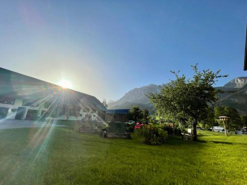a view of a yard with mountains in the background at Pension Möslehnerhof in Ramsau am Dachstein