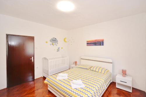 Un pat sau paturi într-o cameră la Apartman Stefan