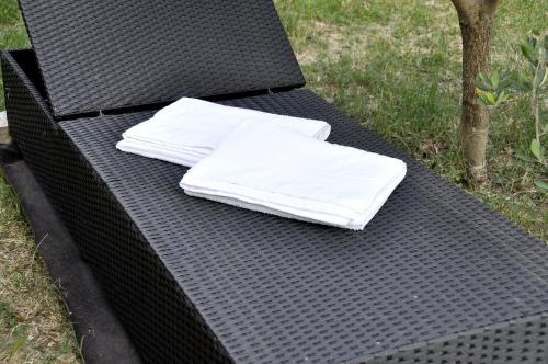 a black wicker bench with white napkins on it at BAKITA in Rijeka