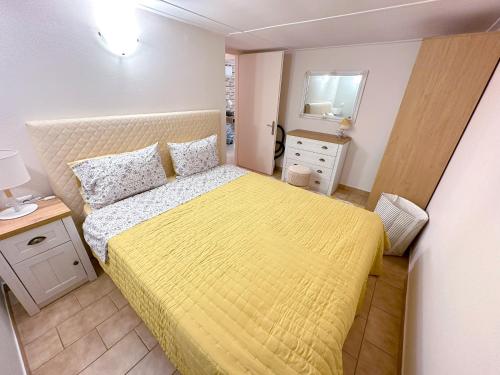 Tempat tidur dalam kamar di Παραδοσιακή Κατοικία Πλάτανος