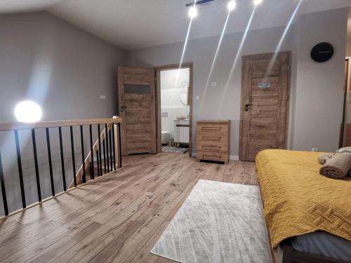 Ένα ή περισσότερα κρεβάτια σε δωμάτιο στο Apartamenty Ewa
