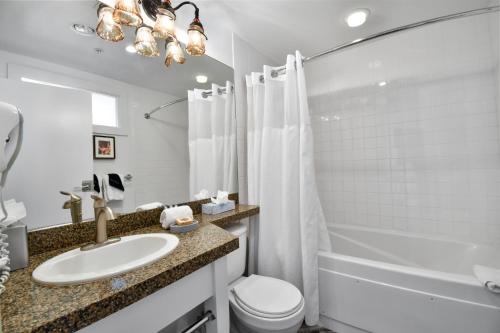 Koupelna v ubytování Unequalled Ski in Out Location Next to Gondola, Superior 1BR, Pool, Condo Nast Winner B214B