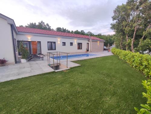 Πισίνα στο ή κοντά στο Villa New Home, villa with pool in Imotski near Makarska