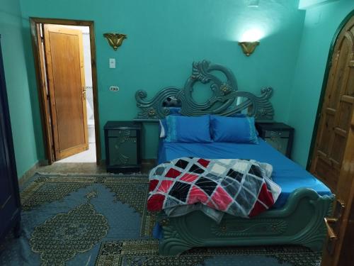 Un pat sau paturi într-o cameră la Gabawy Garden Ferienwohnung