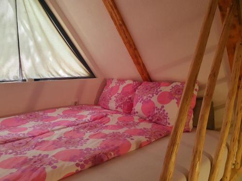 En eller flere senge i et værelse på Etno selo BISTROVO