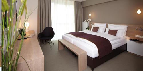Ein Bett oder Betten in einem Zimmer der Unterkunft Hotel Kapellenberg
