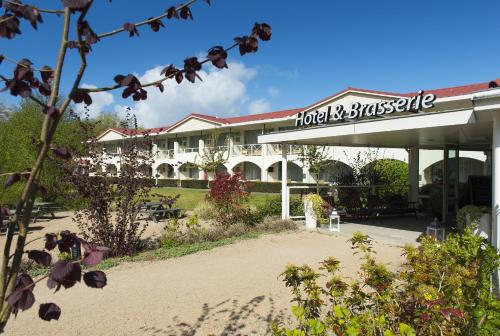 a building with a sign that reads hotel barbecue at Fletcher Strandhotel Renesse in Renesse