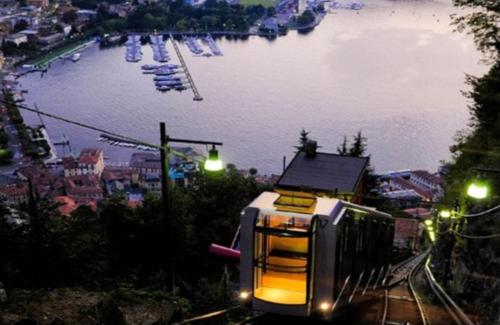 a train on a track next to a body of water at Alle Vigne 5 in Brunate