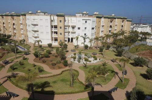 a park in front of a large building at Résidence Al Kawtar- Mansouria Mohammedia in Mohammedia