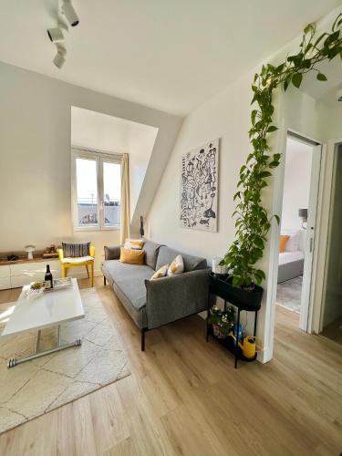 MyNestParis 2-BR in Center , Air Conditioner , Elevator, Free Parking