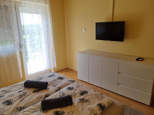 Ένα ή περισσότερα κρεβάτια σε δωμάτιο στο Lilian apartmanház