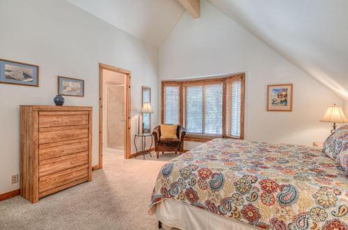 a bedroom with a bed and a dresser in a room at Modoc - Unit 16 in Sunriver