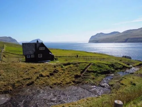 Unique and isolated cottage with stunning views