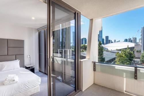 a bedroom with a bed and a view of the city at South Bank Central 1 bedroom apartment with Parking in Brisbane