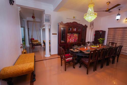 Gallery image of Parudeesa - Heavenly- Luxurious Palace look-Near CBD - Kerala - India with Breakfast in Kāladi