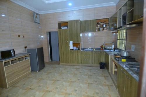 Kuchyň nebo kuchyňský kout v ubytování Delad Hotel and Suites