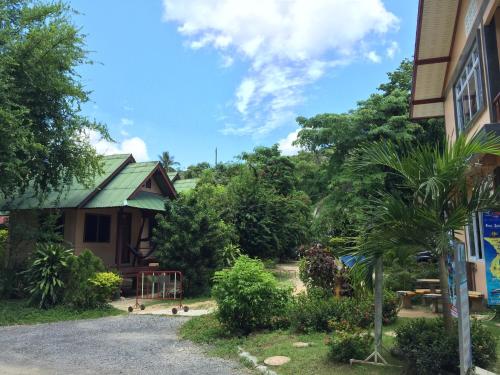 Zahrada ubytování Sandee Bungalow