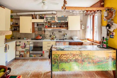 Kuchyň nebo kuchyňský kout v ubytování Selvatica50 b&b