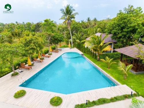 an overhead view of a swimming pool at a resort at Emerald Garden Retreat in Phú Quốc