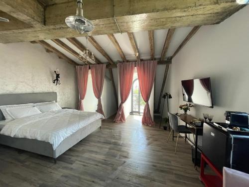 Postel nebo postele na pokoji v ubytování Tomis’ Dreams