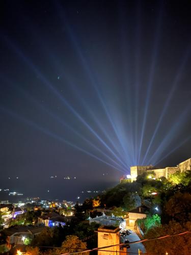 Imagen de la galería de Hotel with Castle View, en Gjirokastra