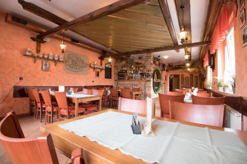 Restorāns vai citas vietas, kur ieturēt maltīti, naktsmītnē Penzion San Marco - Pod Búdama