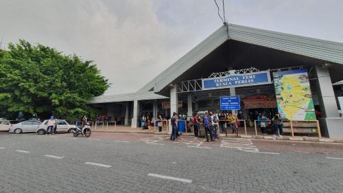 a group of people standing outside of a store at THIFFAH HOMESTAY KUALA PERLIS in Kuala Perlis