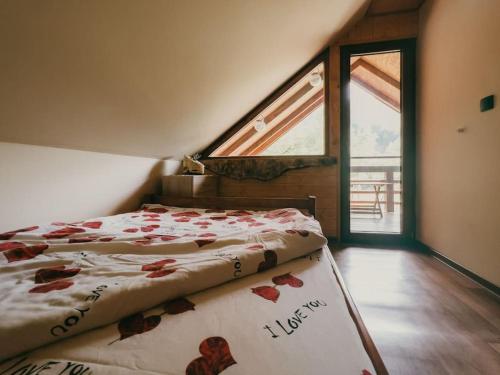 a bedroom with a bed with flowers on it at Etno Kutak Purtić in Ljubovija