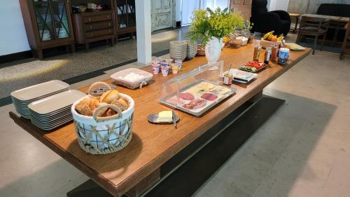a table with a basket of food on it at Hotel Lethehof in Wardenburg