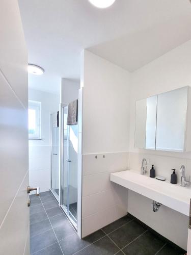 Un baño de RingRooms - Self Check-In