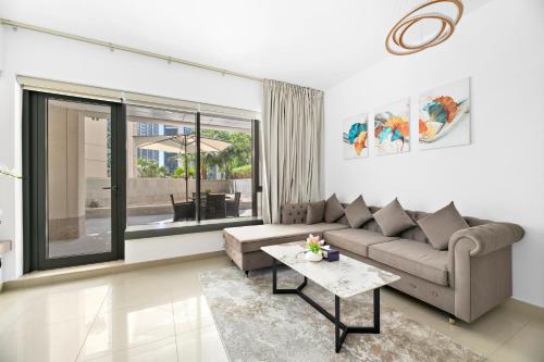 Fotografie z fotogalerie ubytování Designer 1BR 29 Boulevard Downtown Dubai Near Burj Khalifa v Dubaji