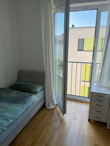 Una cama o camas en una habitación de Zimmer mit eigenem Bad