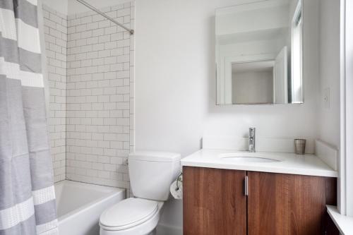 Koupelna v ubytování Charming 3BR w WD nr MIT Kendall Sq BOS-453