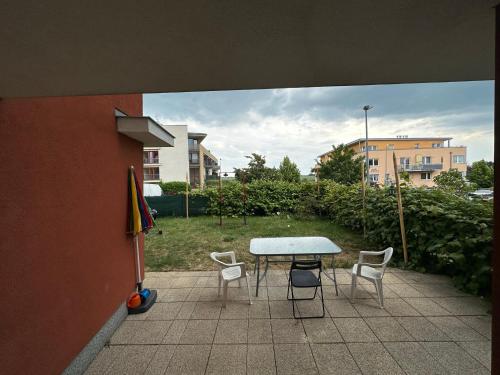 Family Grape flat Private Garden 15 min from Center&Airport