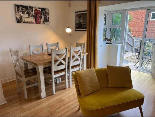 a living room with a table and chairs and a couch at San Pedro - Flagship Lodge in Rochester