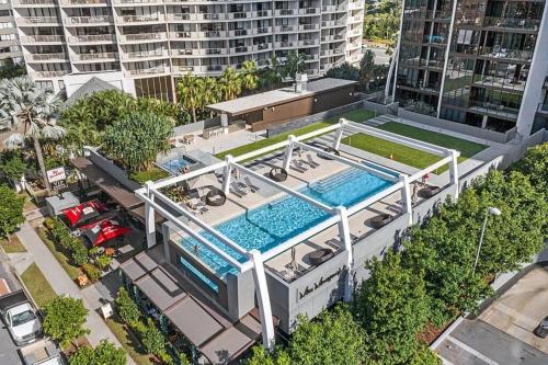 Bazén v ubytování Broadbeach Business or Leisure nebo v jeho okolí