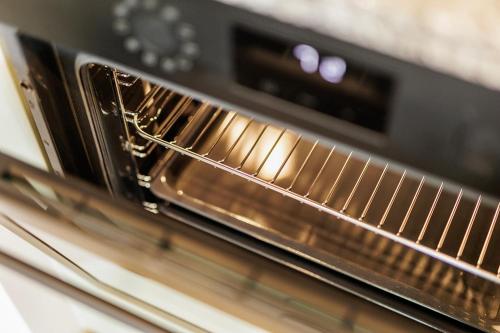 a close up of a microwave oven with its door open at Korczaka2A in Kąty Wrocławskie