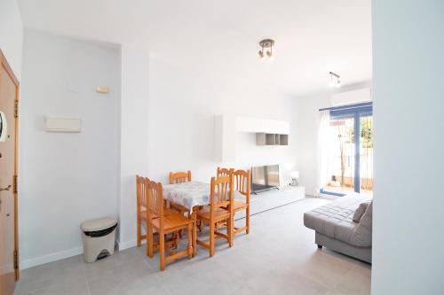 Ein Bett oder Betten in einem Zimmer der Unterkunft Global Properties, Apartamento con gran terraza en la playa de Canet