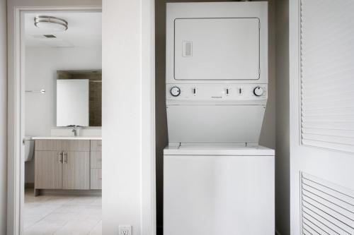 Fotografie z fotogalerie ubytování Playa Vista 1br w pool gym lounge wd nr 405 LAX-1026 v Los Angeles