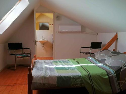 Llit o llits en una habitació de Holiday home in Balatonbereny 38081