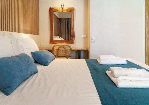 Ένα ή περισσότερα κρεβάτια σε δωμάτιο στο Tylissos Beach Hotel - Adults Only