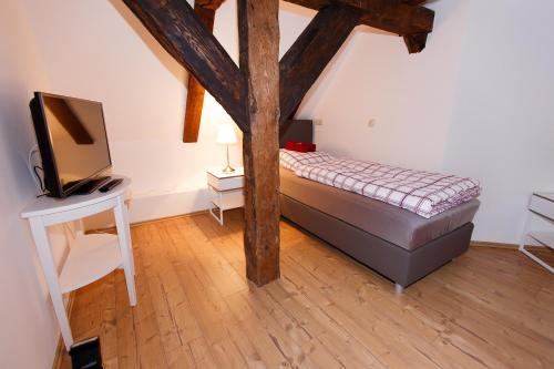 Postel nebo postele na pokoji v ubytování Pension Altes Burghotel
