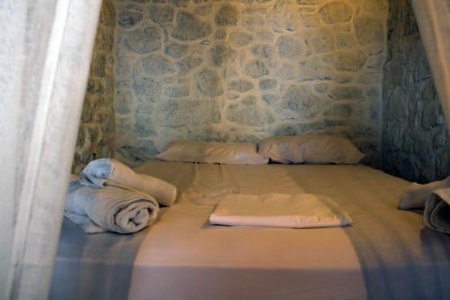 Postel nebo postele na pokoji v ubytování Volcano View Nisyros