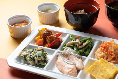 Makanan di atau berdekatan hotel