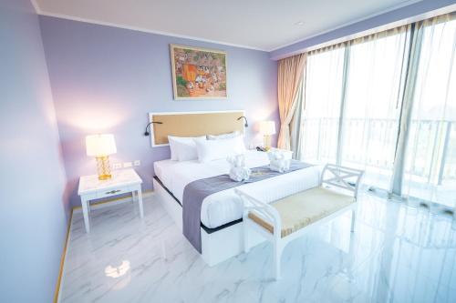 Кровать или кровати в номере Mekong Heritage Hotel