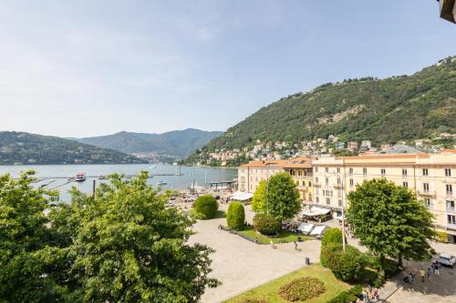 Piazza Cavour Lake View - byMyHomeinComo