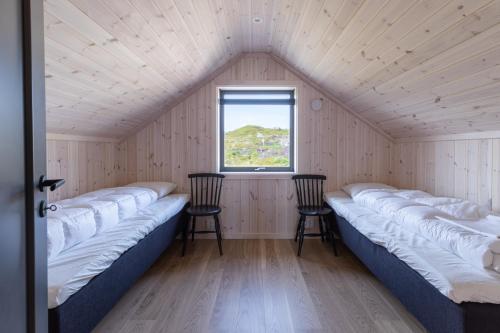 Giường trong phòng chung tại The Panorama - Sørvågen Lofoten