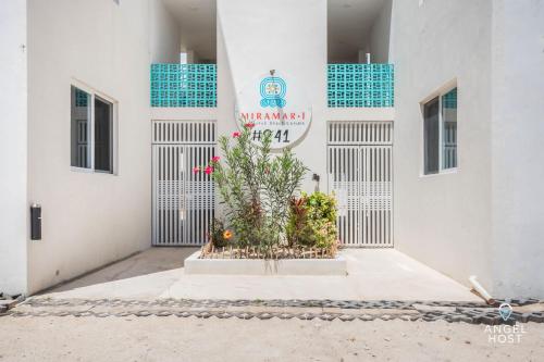 Penthouse Apartments Private Roof Pool 200m to Beach