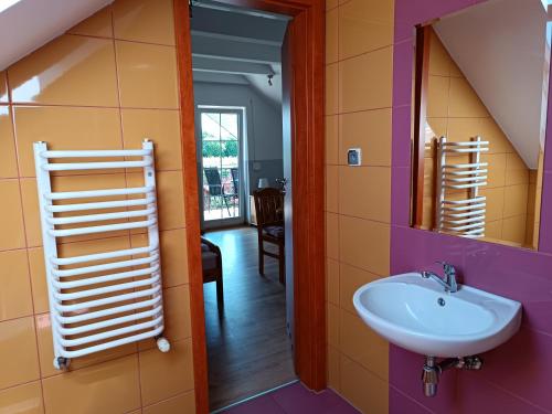 a bathroom with a sink and a mirror at Pokoje gościnne Weronika in Puck