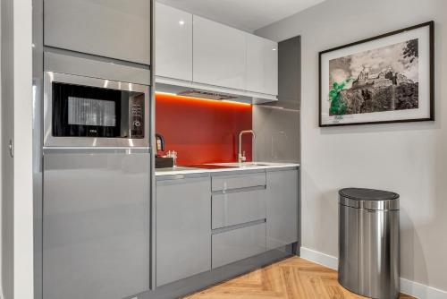 Köök või kööginurk majutusasutuses Roomzzz Edinburgh